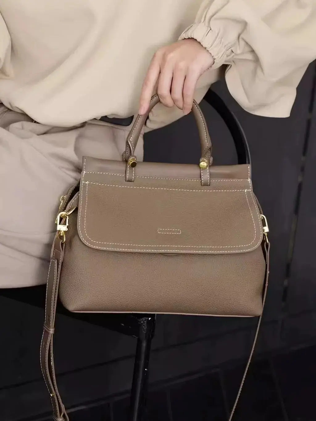 Women's versatile simple handbag cowhide large capacity light luxury shoulder commuter messenger bag FairWonder